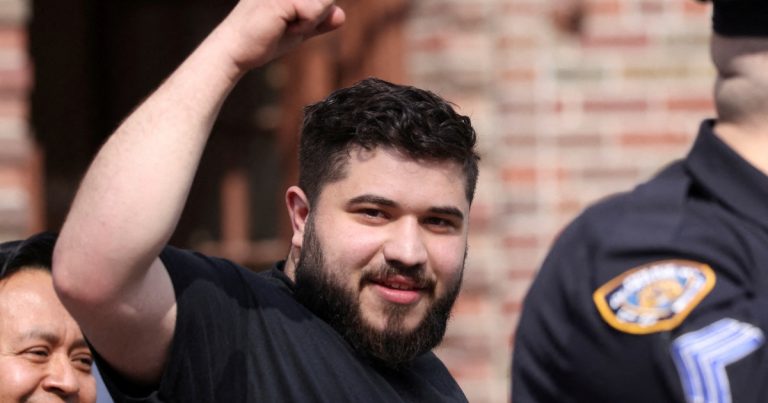 Syrian man hailed after claiming to help arrest Brooklyn shooter | Gun Violence News