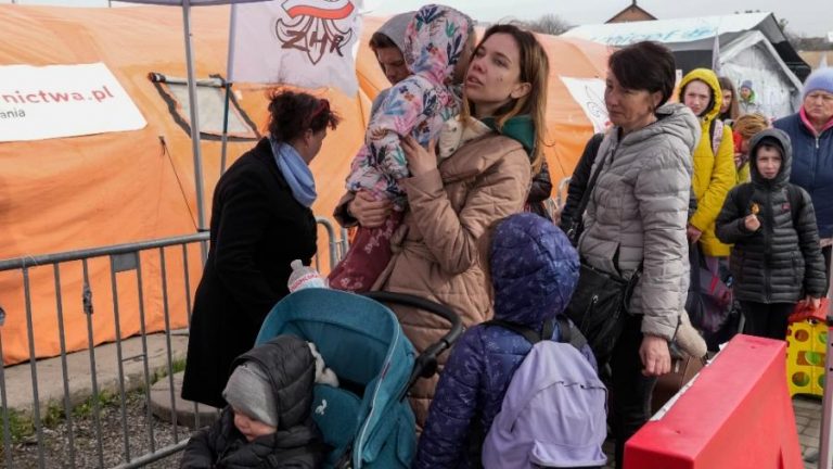 Ukrainian refugees top 5 million