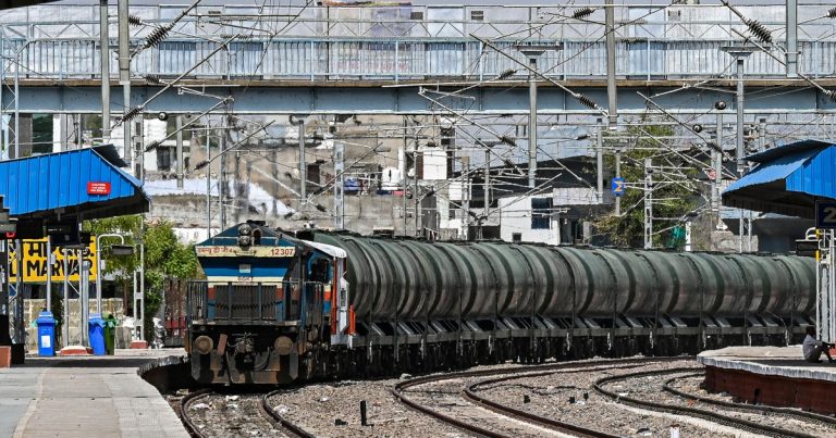 Photos: Waiting for water train in India’s scorching desert state | Gallery News